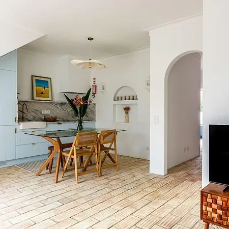 Villa Stylish Pool & Terrace House, 400m, 2 Br *